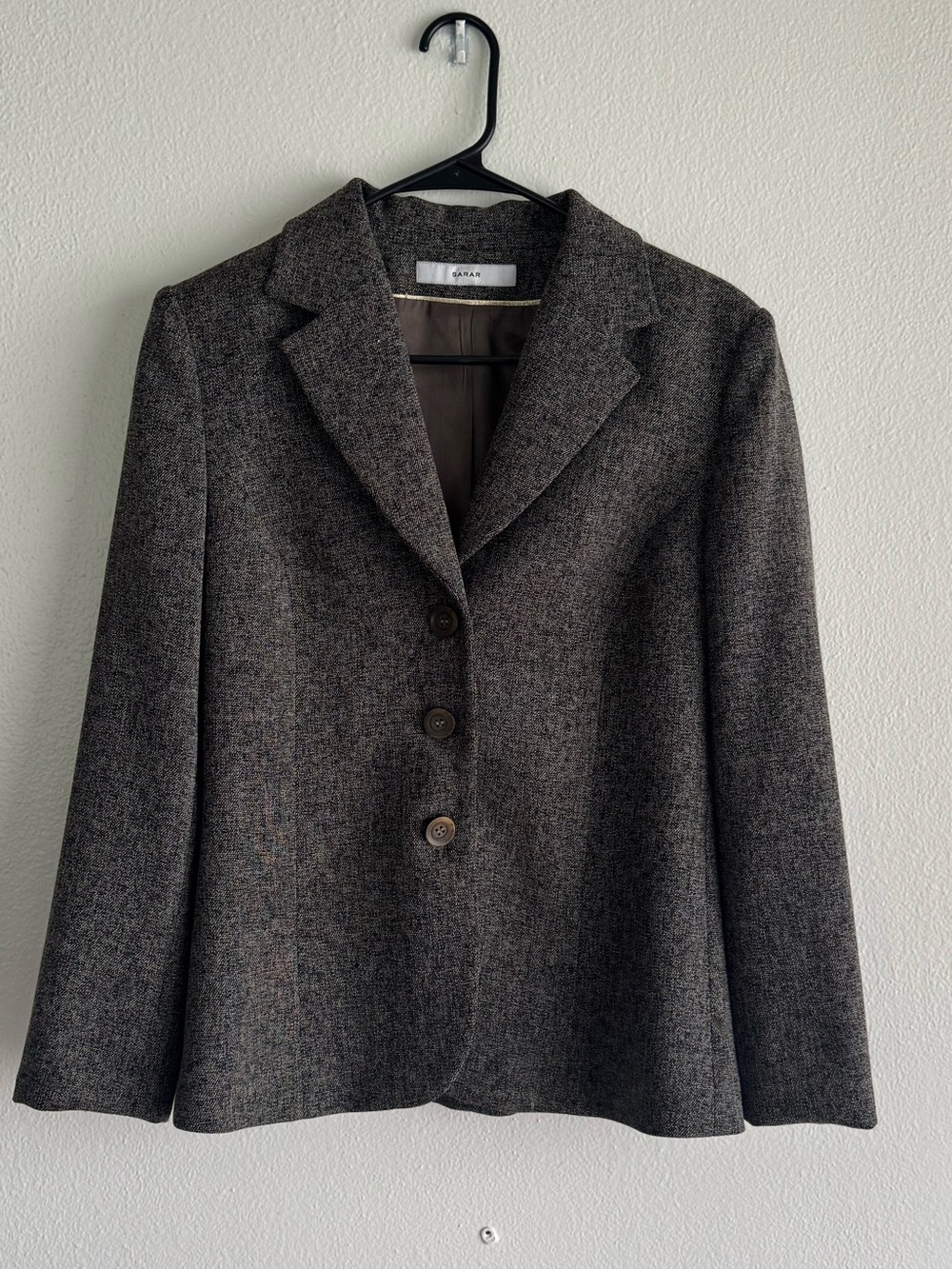 Sarar Women Gray Tweed Blazer Jacket Size 40 Tailored Three Button US Size 8